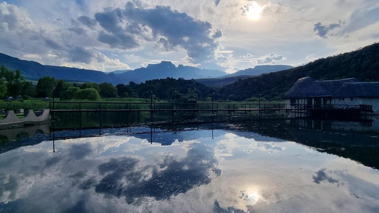 Dragon Peaks Mountain Resort Champagne Valley Kültér fotó